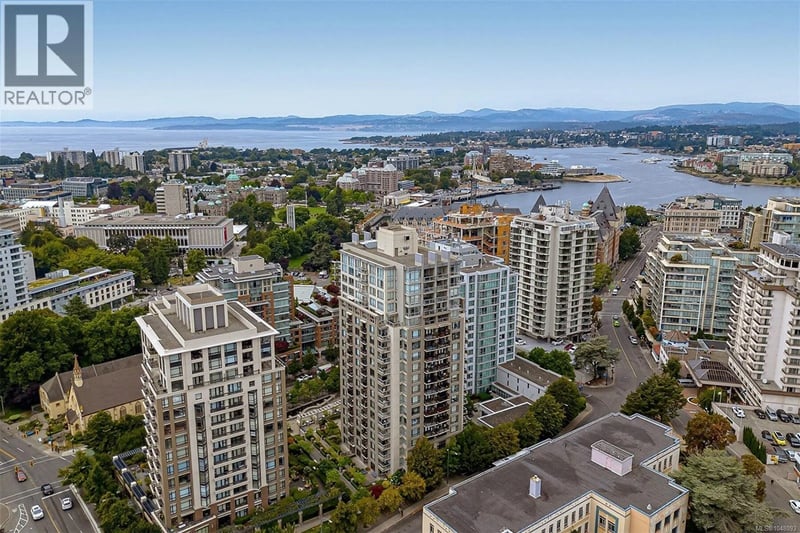 #604 751 Fairfield Road, Victoria, British Columbia, V8W4A4, Victoria, British Columbia — photo 1 of 5