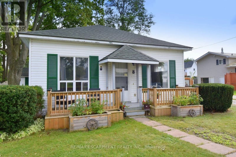 8 Chestnut Street, Norfolk (Port Rowan), Ontario, N0E1M0, Norfolk (Port Rowan), Ontario — photo 1 of 5
