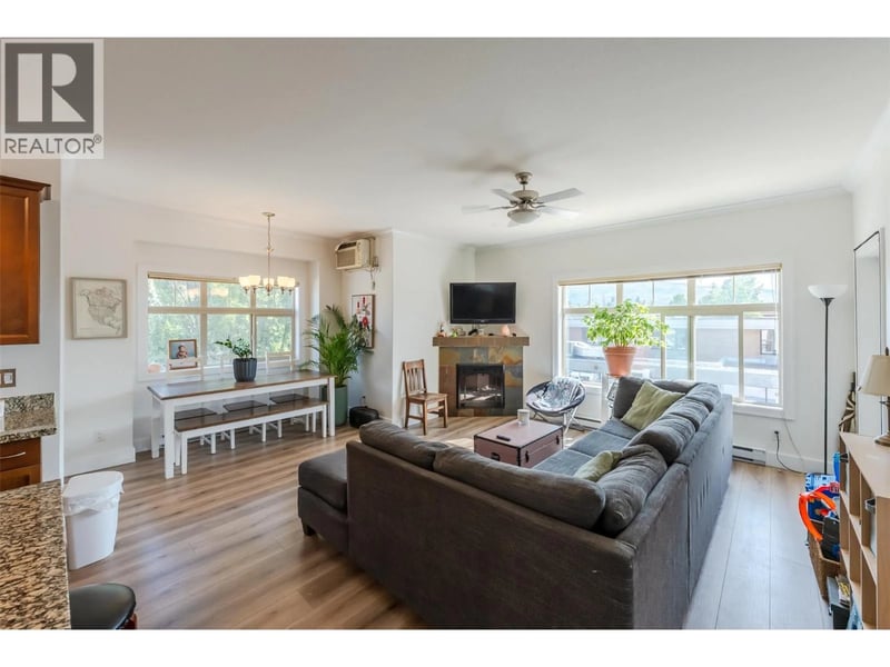#307 240 Wade Avenue West, Penticton, British Columbia, V2A1T8, Penticton, British Columbia — photo 1 of 5