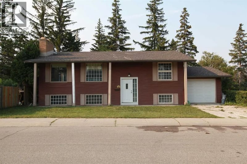 904 73 Avenue Southwest, Calgary, Alberta, T2V0R7, Calgary, Alberta — photo 1 of 5