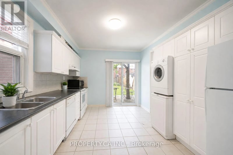 #1 107 Runnymede Road, Toronto (High Park-Swansea), Ontario, M6S2Y4, Toronto (High Park-Swansea), Ontario — photo 1 of 5