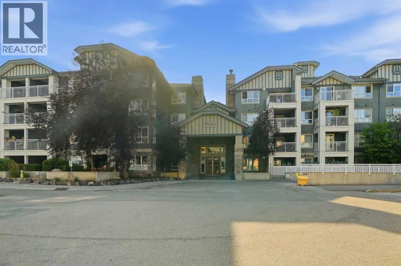 35 Richard Court Southwest, Calgary, Alberta, T3E7N9, Calgary, Alberta — photo 1 of 5