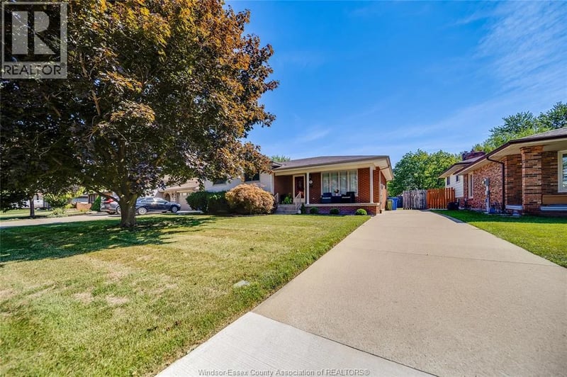 380 WOODRIDGE Drive, Tecumseh, Ontario, N8N3A8, Tecumseh, Ontario — photo 1 of 5