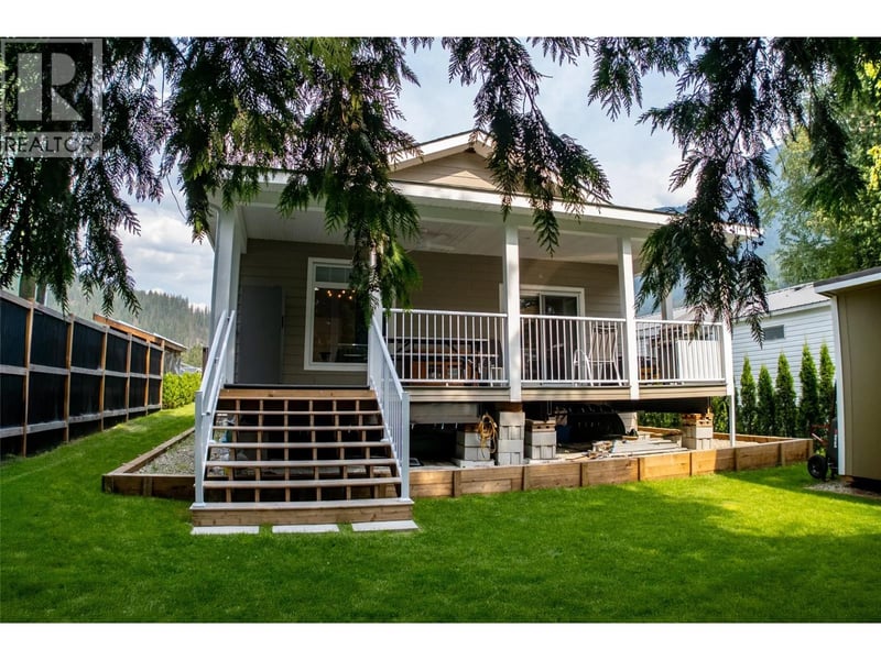 16 Johnson Way, Revelstoke, British Columbia, V0E2S1, Revelstoke, British Columbia — photo 1 of 5