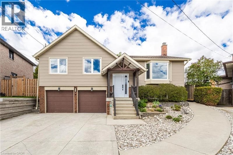118 NAPOLI Drive, Hamilton, Ontario, L9C6X2, Hamilton, Ontario — photo 1 of 5