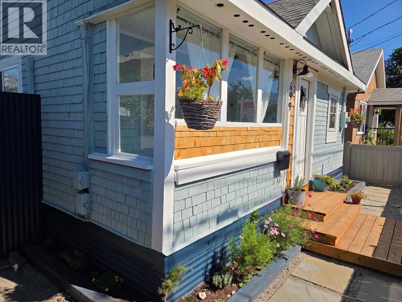 499 Westminster Avenue West, Penticton, British Columbia, V2A1K4, Penticton, British Columbia — photo 1 of 5