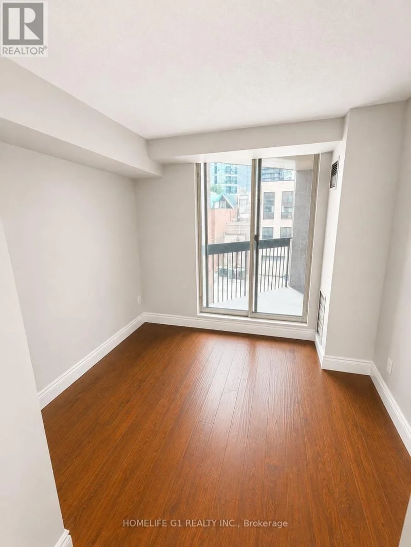 #301 633 Bay Street, Toronto (Bay Street Corridor), Ontario, M5G2G4, Toronto (Bay Street Corridor), Ontario — photo 1 of 5