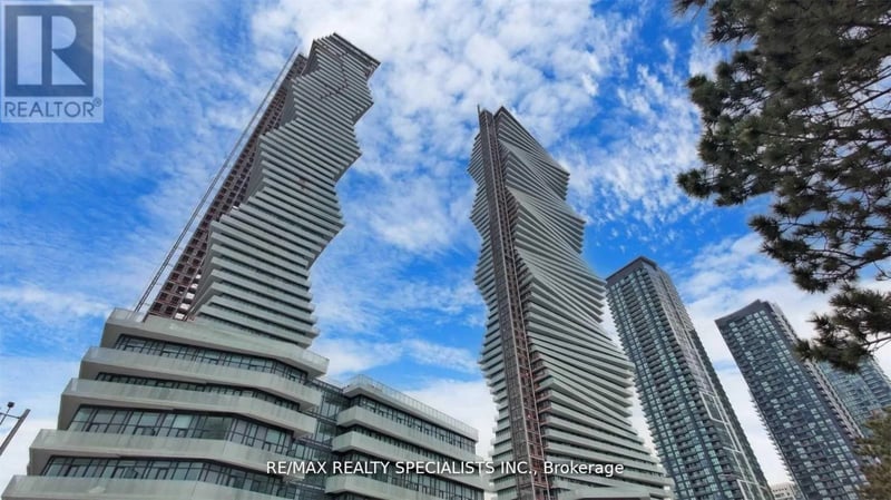 #4712 3900 Confederation Parkway, Mississauga (City Centre), Ontario, L5B0M3, Mississauga (City Centre), Ontario — photo 1 of 5