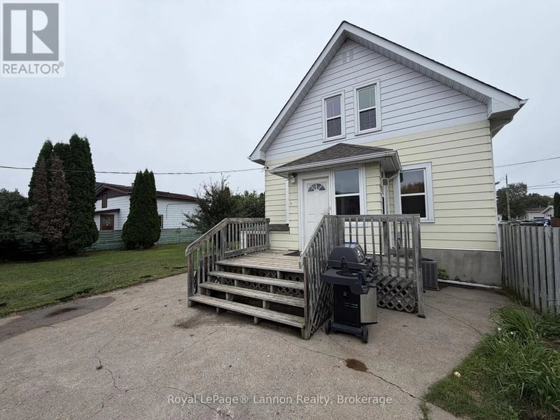 279 Dewe Avenue, Thunder Bay (Current River), Ontario, P7A2E7, Thunder Bay (Current River), Ontario — photo 1 of 5