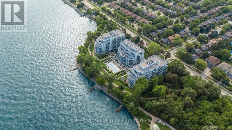 #110 3500 LAKESHORE Road West, Oakville (BR Bronte), Ontario, L6L0B4, Oakville (BR Bronte), Ontario — photo 1 of 5