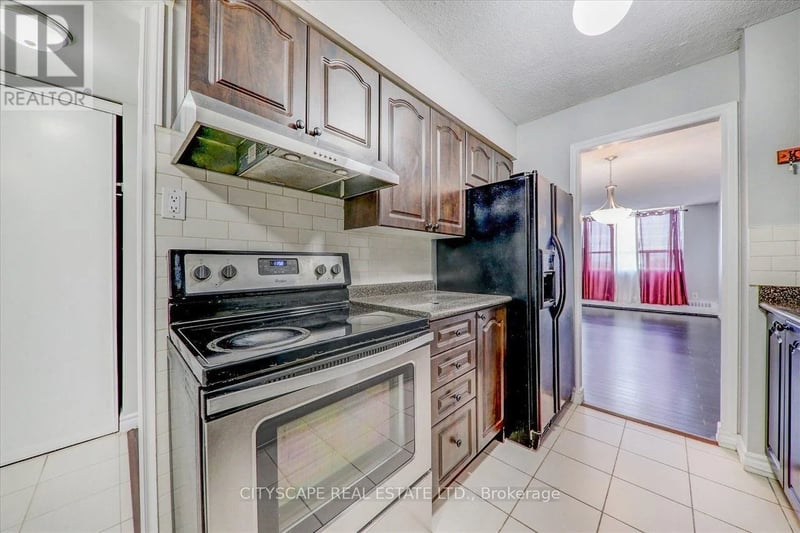 ##914 25 Sunrise Avenue, Toronto (Victoria Village), Ontario, M4A2S2, Toronto (Victoria Village), Ontario — photo 1 of 5