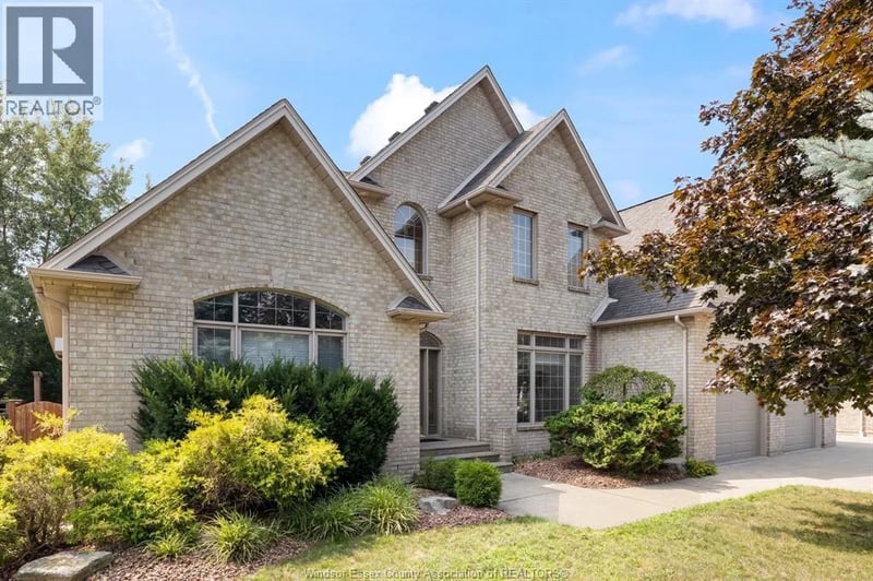 965 WALLACE, Windsor, Ontario, N9G2P3, Windsor, Ontario — photo 1 of 5