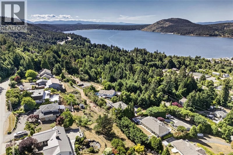 8109 Northwind Drive, Lantzville, British Columbia, V0R2H0, Lantzville, British Columbia — photo 1 of 5