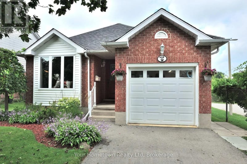 428 Flannery Drive, Centre Wellington (Fergus), Ontario, N1M3P4, Centre Wellington (Fergus), Ontario — photo 1 of 5
