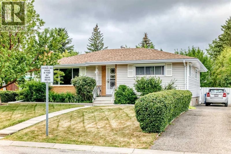1 Cochrane Crescent, Cochrane, Alberta, T4C1Z9, Cochrane, Alberta — photo 1 of 5
