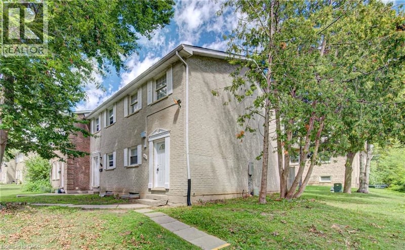 150 WESTCOURT Place, Waterloo, Ontario, N2L2R7, Waterloo, Ontario — photo 1 of 5
