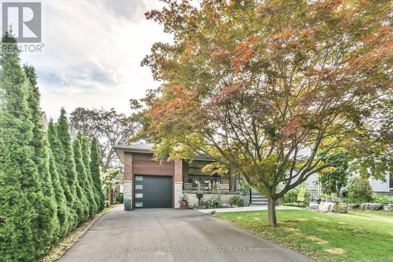 16 Squires Avenue, Toronto (O'Connor-Parkview), Ontario, M4B2R3, Toronto (O'Connor-Parkview), Ontario — photo 1 of 5