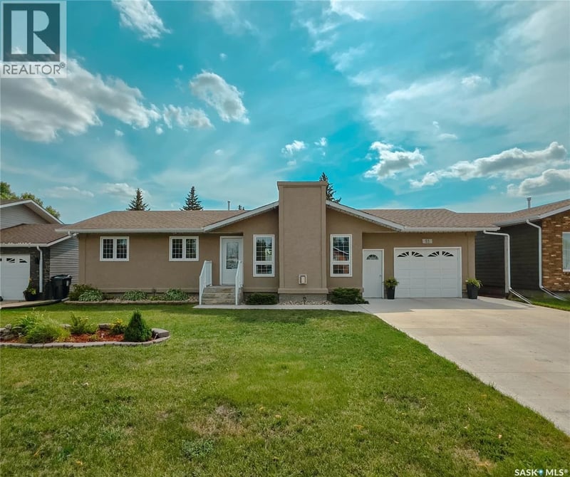 51 Vanier DRIVE, Melville, Saskatchewan, S0A2P0, Melville, Saskatchewan — photo 1 of 5