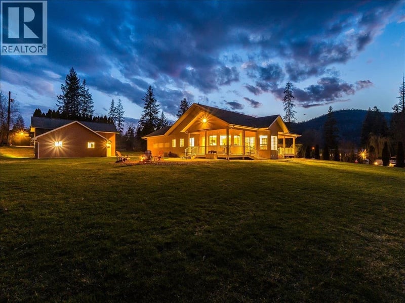 1750 Green Road, Fruitvale, British Columbia, V0G1L1, Fruitvale, British Columbia — photo 1 of 5