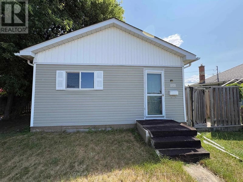 808 Portage Avenue, Fort Frances (TB-401), Ontario, P9A2A6, Fort Frances (TB-401), Ontario — photo 1 of 5