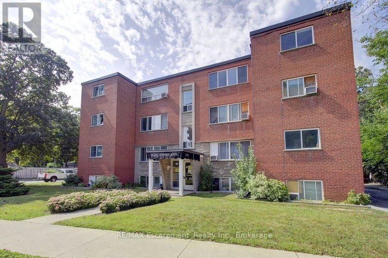 #402 2393 New Street, Burlington (Brant), Ontario, L7R1K1, Burlington (Brant), Ontario — photo 1 of 5