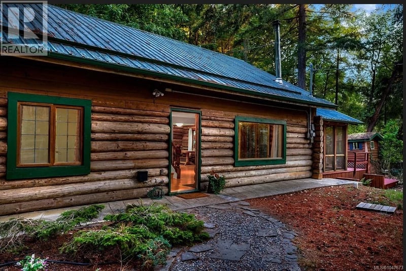 135 Fairway Drive, Salt Spring, British Columbia, V8K1M6, Salt Spring, British Columbia — photo 1 of 5