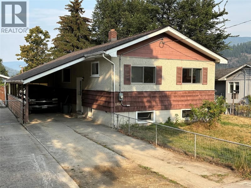 1104 Mcquarrie Avenue, Nelson, British Columbia, V1L1B2, Nelson, British Columbia — photo 1 of 5