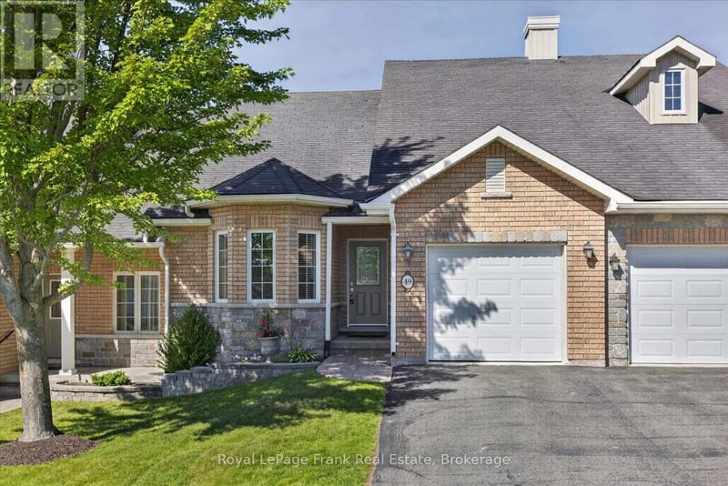 #49 60 Village Crescent, Peterborough (Otonabee Ward 1), Ontario, K9J0A9, Peterborough (Otonabee Ward 1), Ontario — photo 1 of 5