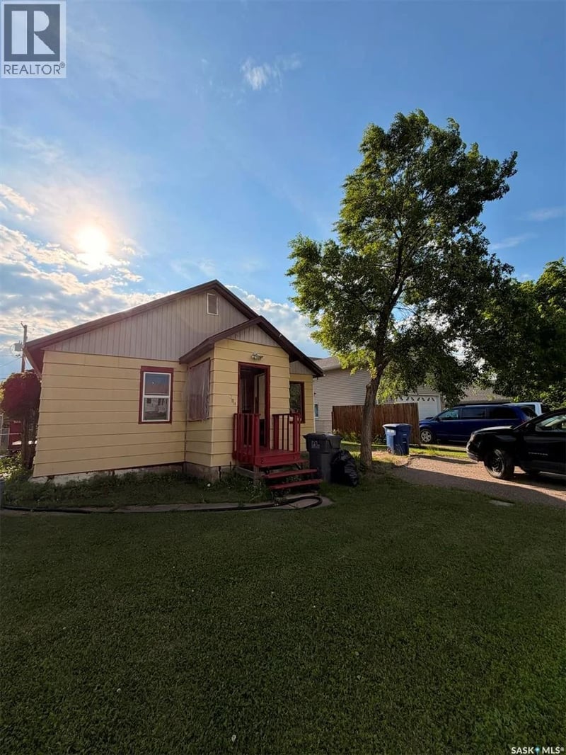 211 3rd STREET W, Meadow Lake, Saskatchewan, S9X1C7, Meadow Lake, Saskatchewan — photo 1 of 5