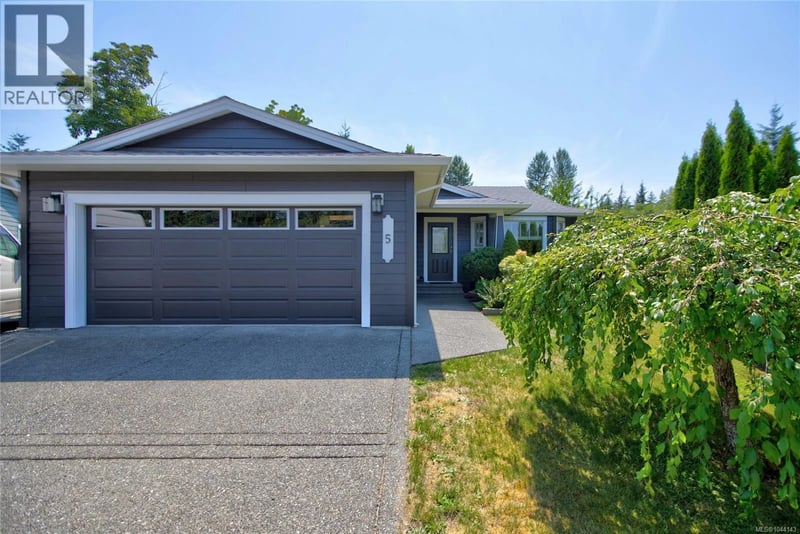 5 Strathcona Court, Campbell River, British Columbia, V9H1W3, Campbell River, British Columbia — photo 1 of 5