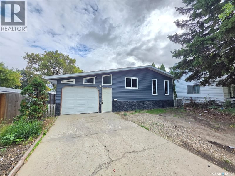 1162 106th STREET, North Battleford, Saskatchewan, S9A1W9, North Battleford, Saskatchewan — photo 1 of 5