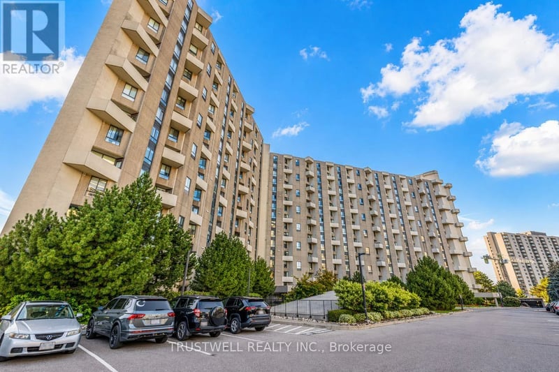 #A39 300 Mill Road, Toronto (Markland Wood), Ontario, M9C4W7, Toronto (Markland Wood), Ontario — photo 1 of 5