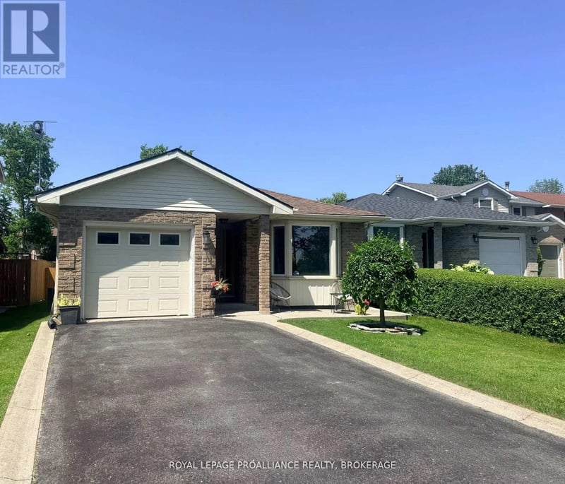 16 Grenadier Drive, Kingston (Kingston East (Incl Barret Crt)), Ontario, K7K6E8, Kingston (Kingston East (Incl Barret Crt)), Ontario — photo 1 of 5
