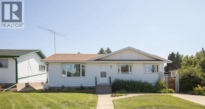 3706 51 Avenue, Innisfail, Alberta, T4G1H6, Innisfail, Alberta — photo 1 of 5
