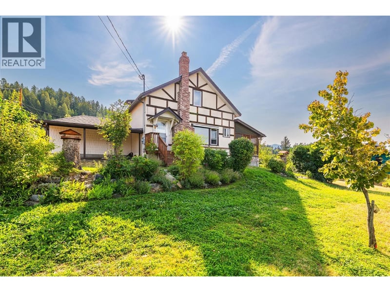 1843 McLaren Street, Creston, British Columbia, V0B1G5, Creston, British Columbia — photo 1 of 5