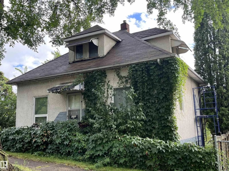 10205 92 ST NW, Edmonton, Alberta, T5H1T2, Edmonton, Alberta — photo 1 of 5