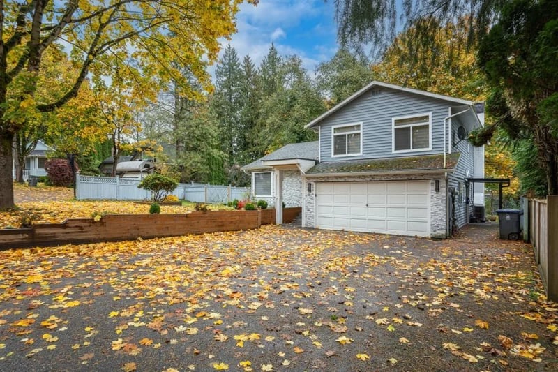 14346 68B Avenue, Surrey, British Columbia, V3W8X1, Surrey, British Columbia — photo 1 of 5