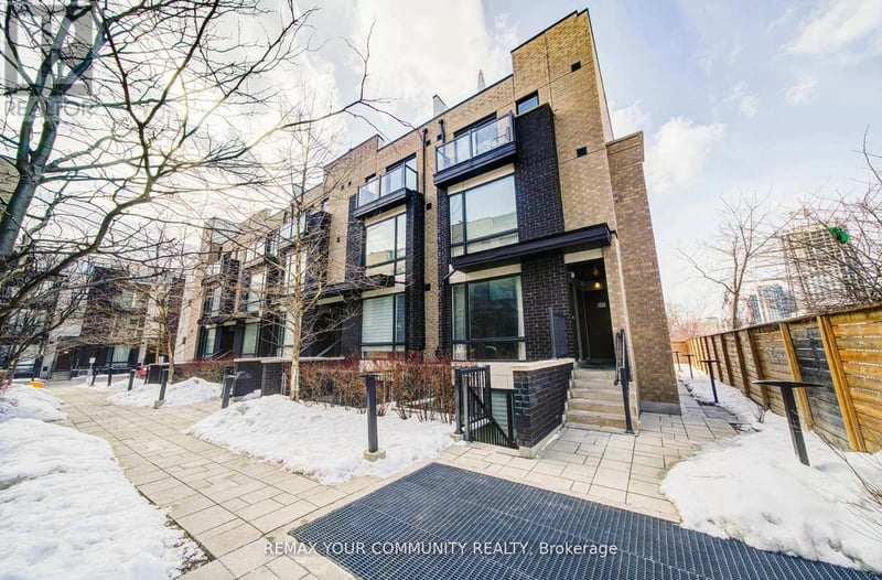 #146 34 Fieldway Road, Toronto (Islington-City Centre West), Ontario, M8Z0E3, Toronto (Islington-City Centre West), Ontario — photo 1 of 5