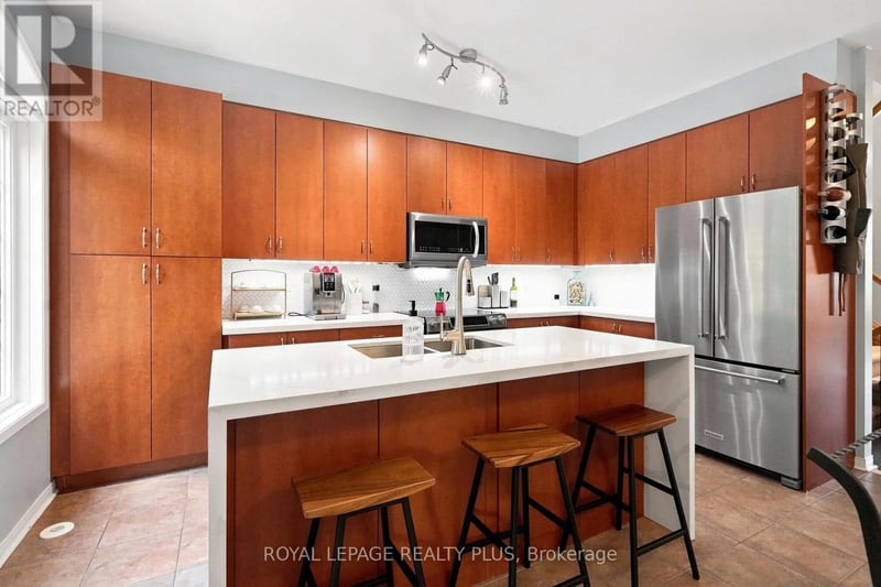 2333 Sutton Drive, Burlington (Orchard), Ontario, L7L6Y9, Burlington (Orchard), Ontario — photo 1 of 5