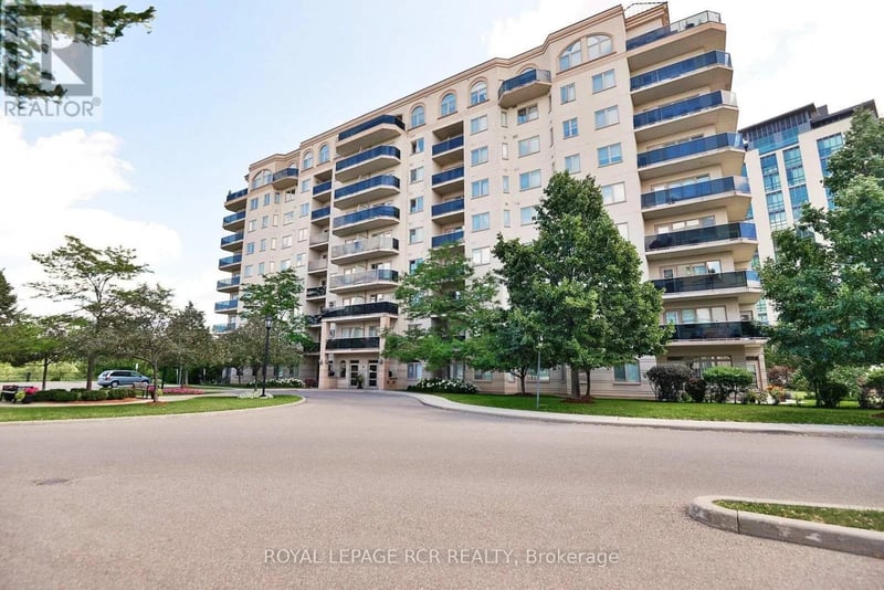 #304 10 Dayspring Circle South, Brampton (Goreway Drive Corridor), Ontario, L6P1B9, Brampton (Goreway Drive Corridor), Ontario — photo 1 of 5