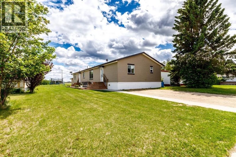 4705 45 Avenue, Alix, Alberta, T0C0B0, Alix, Alberta — photo 1 of 5