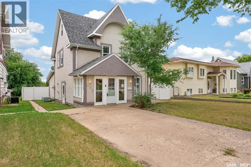 333 Oxford STREET W, Moose Jaw, Saskatchewan, S6H2P1, Moose Jaw, Saskatchewan — photo 1 of 5