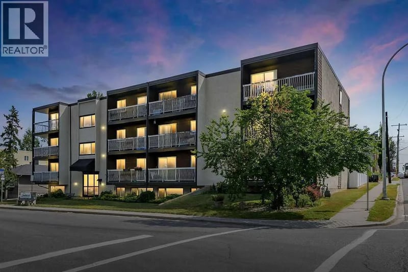 2140 17A Street Southwest, Calgary, Alberta, T2T4R8, Calgary, Alberta — photo 1 of 5