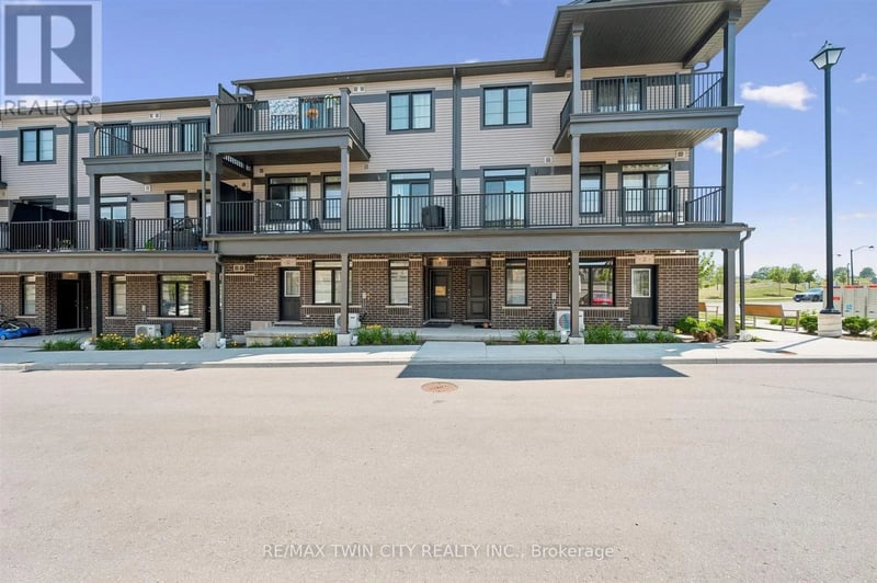 8 Oat Lane, Kitchener, Ontario, N2R0T1, Kitchener, Ontario — photo 1 of 5
