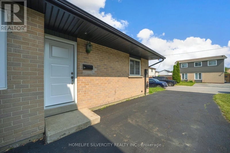 3 Hapsburg Square, Brampton (Central Park), Ontario, L6S1Y7, Brampton (Central Park), Ontario — photo 1 of 5