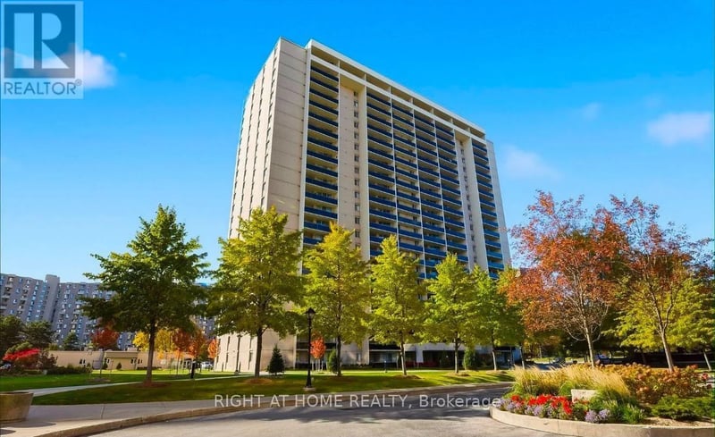#1102 820 Burnhamthorpe Road, Toronto (Markland Wood), Ontario, M9C4W2, Toronto (Markland Wood), Ontario — photo 1 of 5