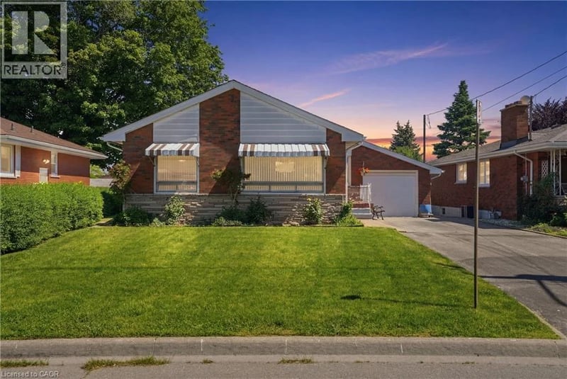 18 PLEASANT Avenue, Stoney Creek, Ontario, L8G2L2, Stoney Creek, Ontario — photo 1 of 5