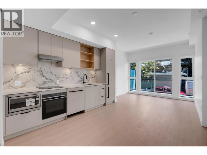 #2XX 422 3RD Street, North Vancouver, British Columbia, V7L0K1, North Vancouver, British Columbia — photo 1 of 5