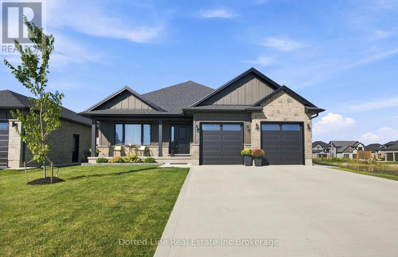 18 Walnut Drive, Tillsonburg, Ontario, N4G5S2, Tillsonburg, Ontario — photo 1 of 5