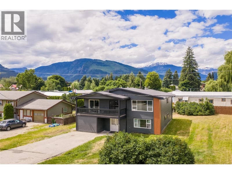 601 Barry Road, Revelstoke, British Columbia, V0E2S0, Revelstoke, British Columbia — photo 1 of 5